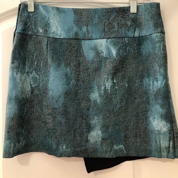 H&M mini skirt - Picture 2 of 2